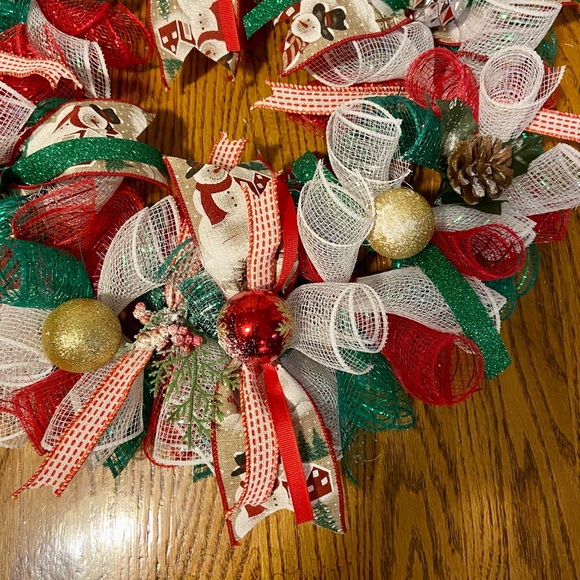 14 inch Mesh Christmas Wreath - Picture 5 of 5